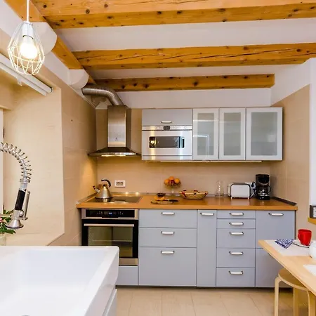 Domino 18 - Duplex Two Bedroom With City View