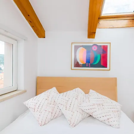 Domino 18 - Duplex Two Bedroom With City View *
